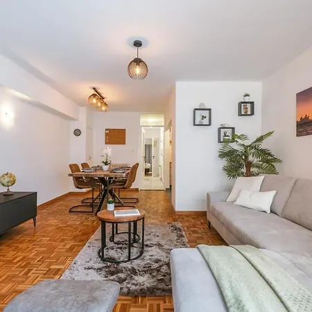 Characterful With Lateral Sea View דירה